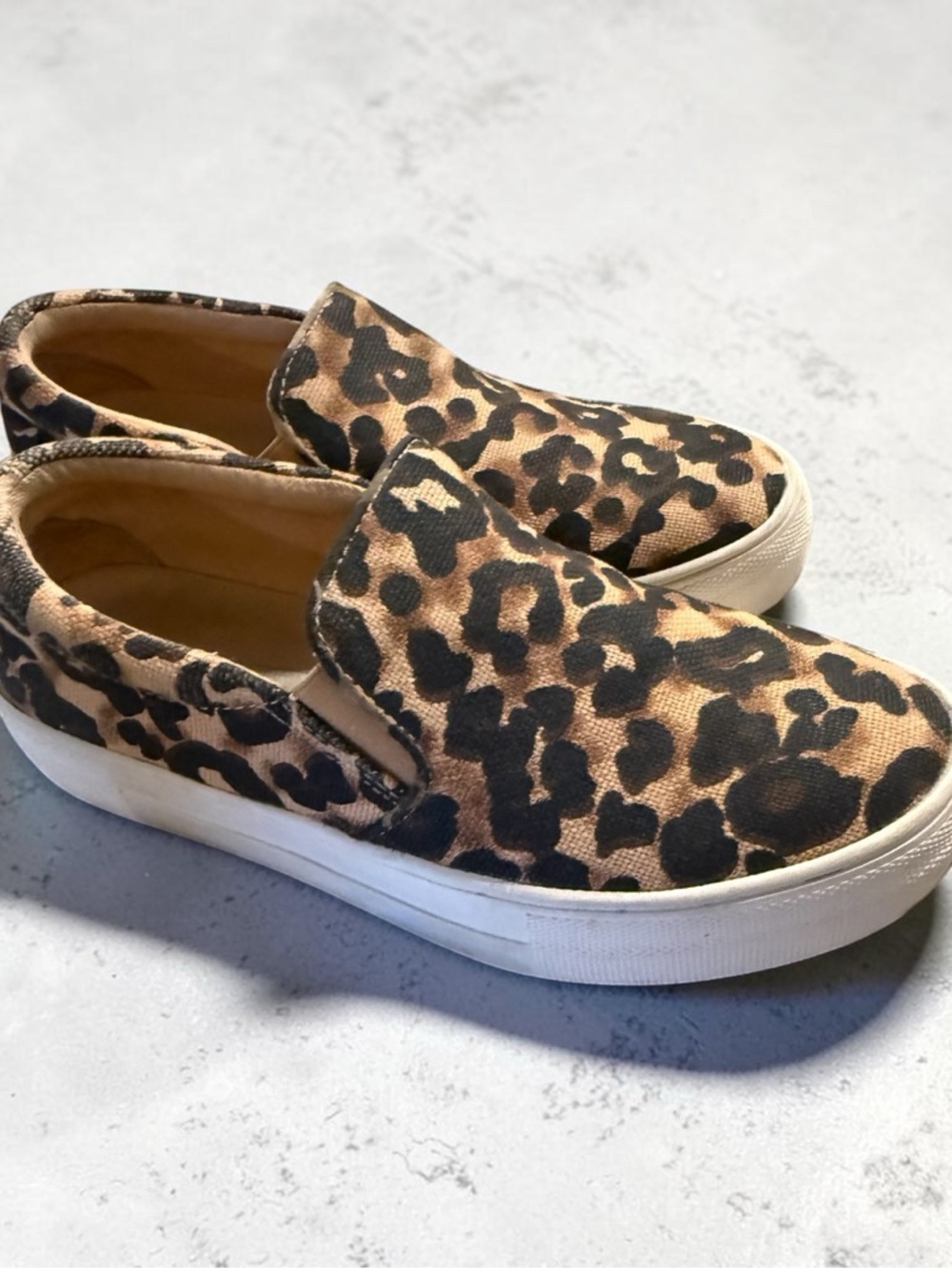 Steve Madden Beige and White Casual Sneaker